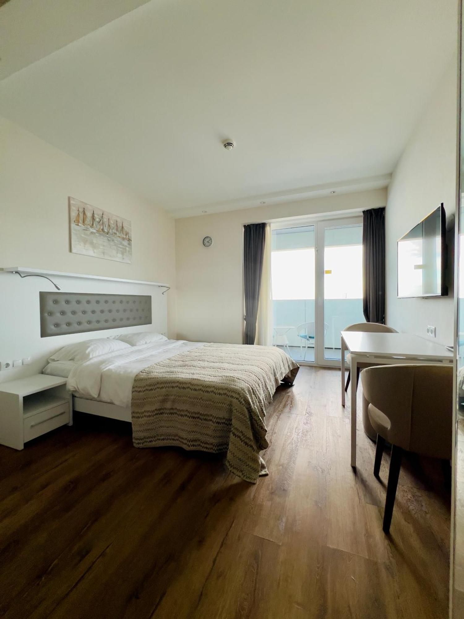 Mountain & Sea View At Alliance Apartment