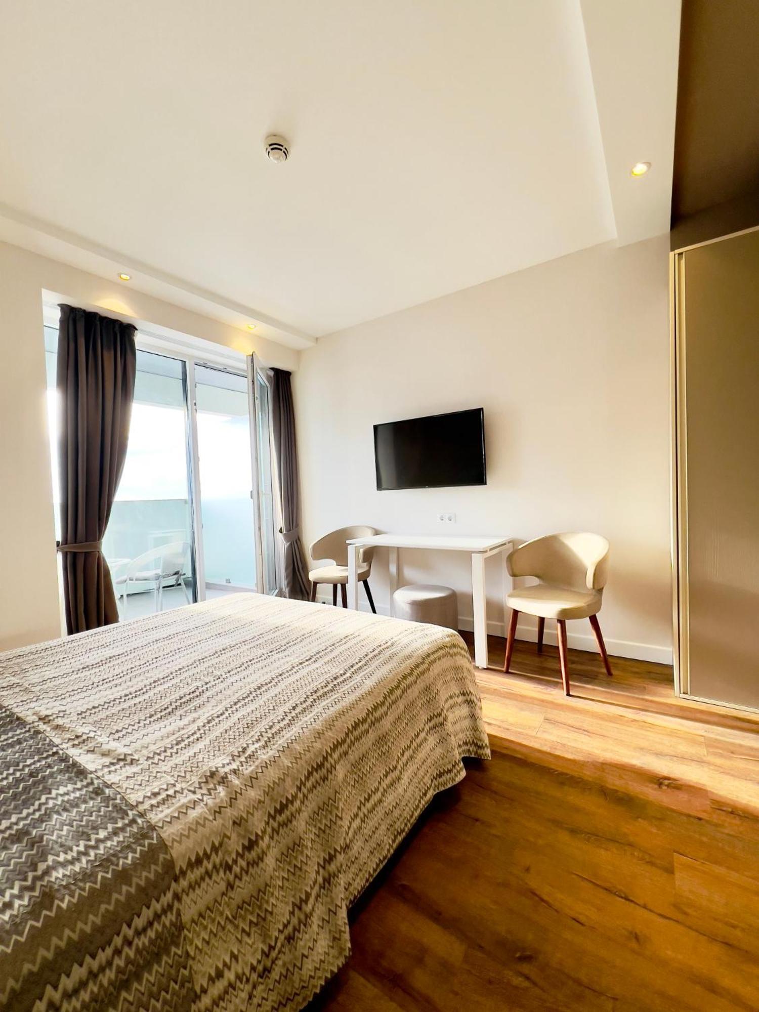 Mountain & Sea View At Alliance Apartment *